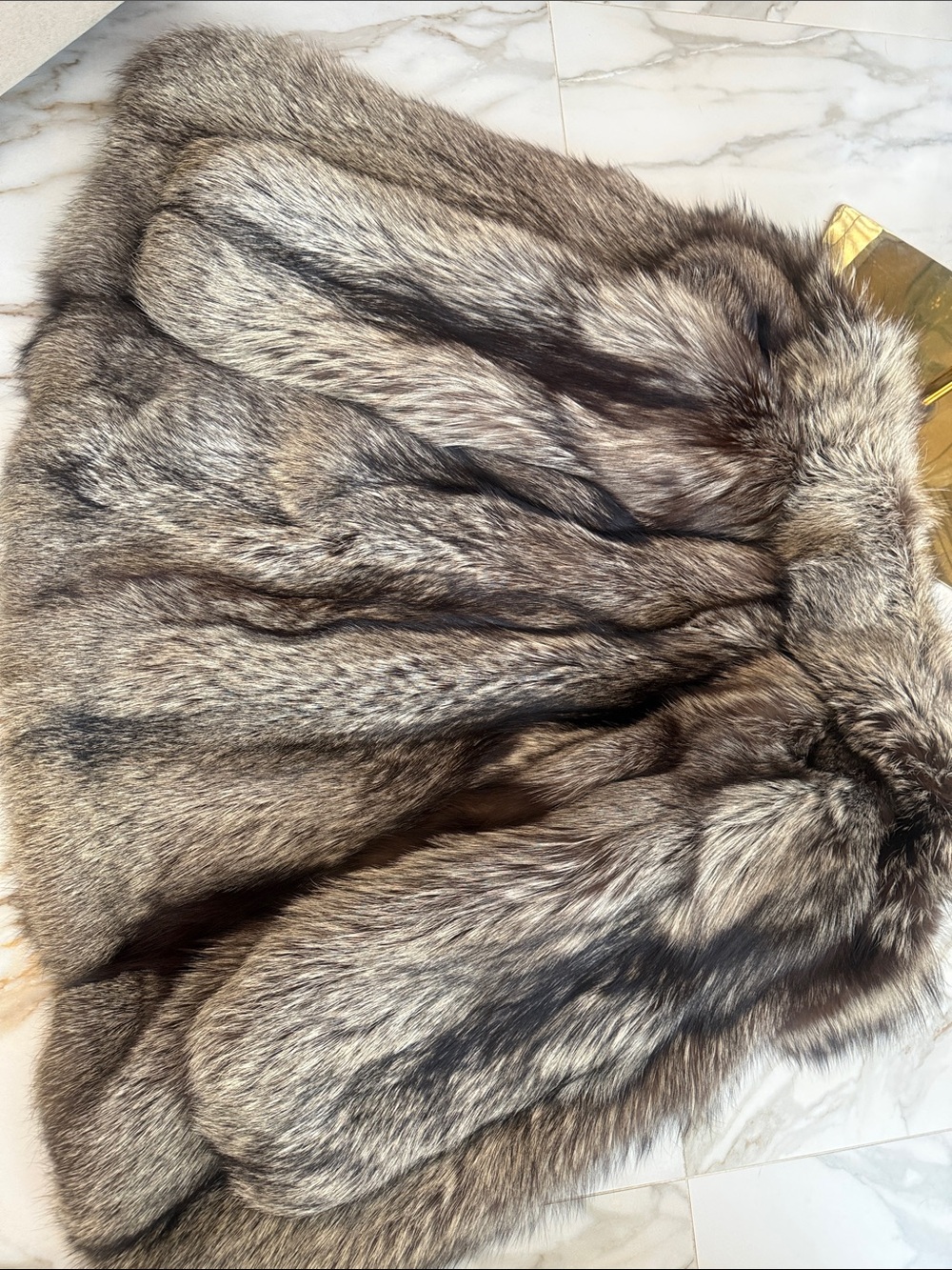 SAGA FOX FUR SILVER FOX thick peltsCUR COAT superb quality tag